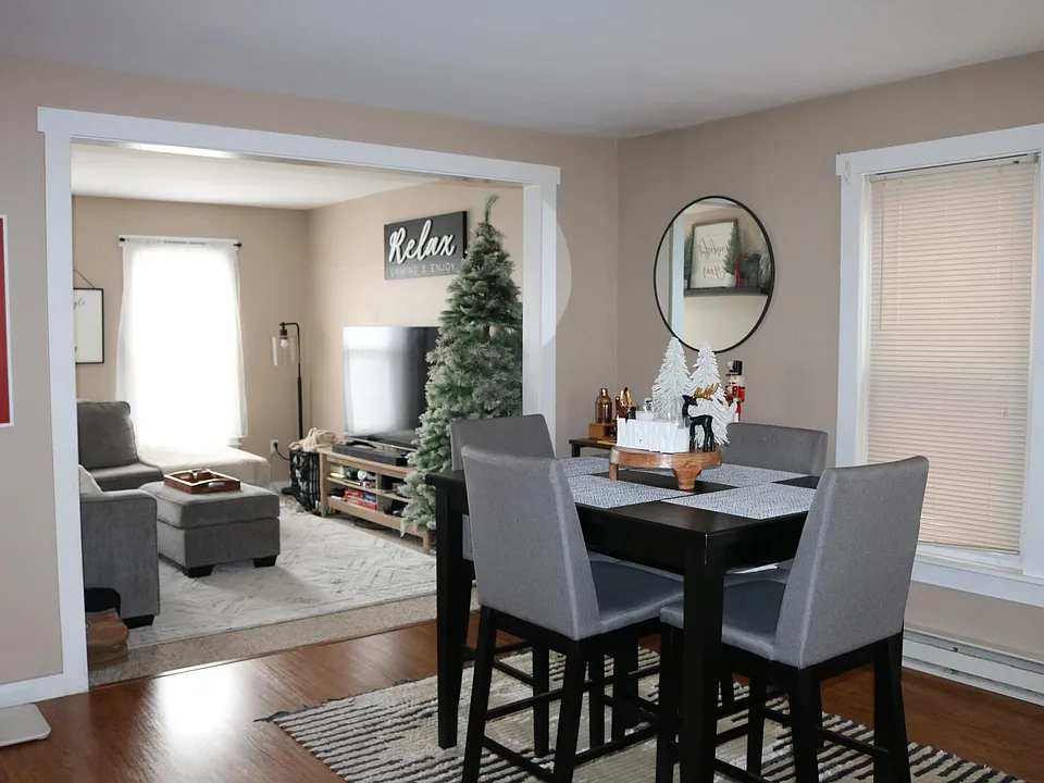 2nd floor dining/ living room