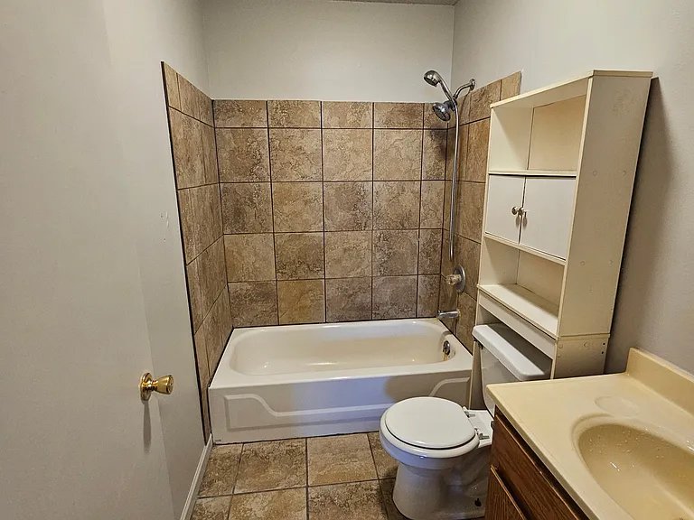 105 S 8th St #107 — Photo 4