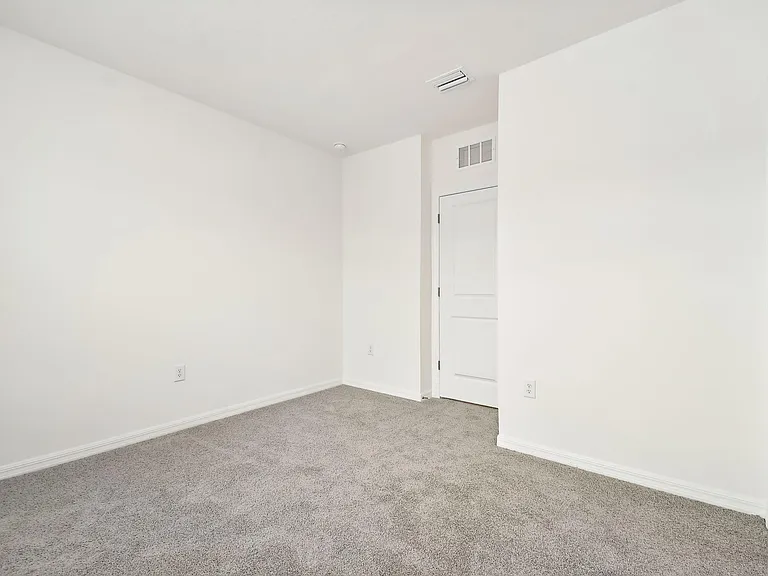 32943 Regent Canal St — Photo 43