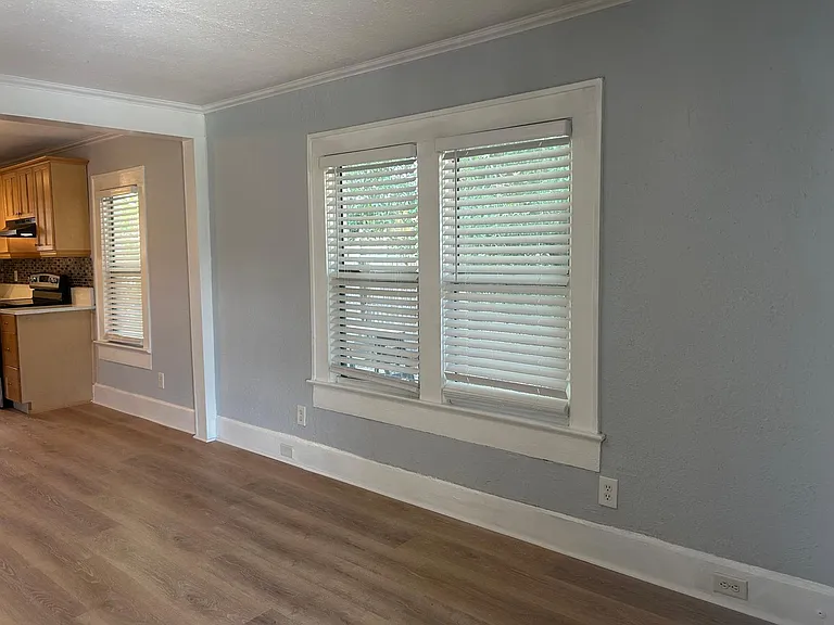 1420 Highland St N — Photo 7