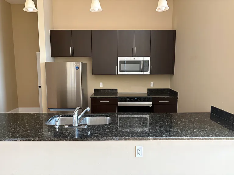 936 Broad St #317 — Photo 4