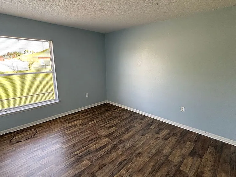 1001 Eiffel Ln — Photo 14