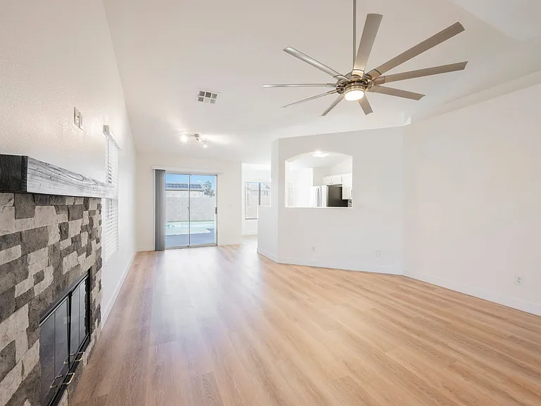 802 Airy Hill St — Photo 4