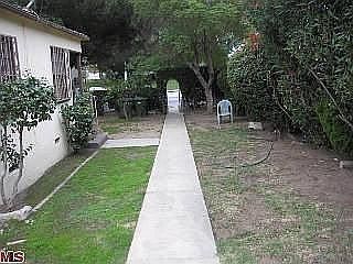 5th image of 418 Centinela Ave