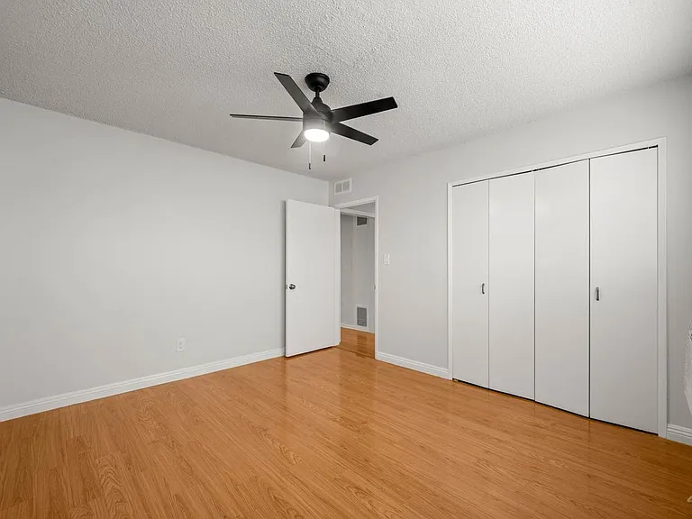 607 N Flores St #2 — Photo 12