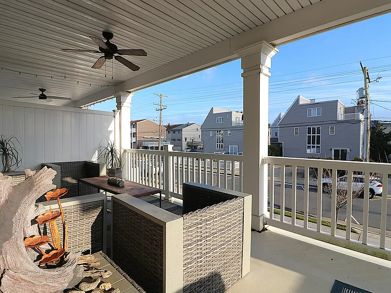 9505 Monmouth Ave #B — Photo 7