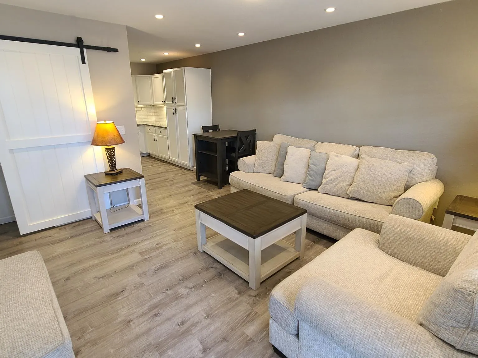 2 bed, 728 sqft, $1,450 — Photo 1