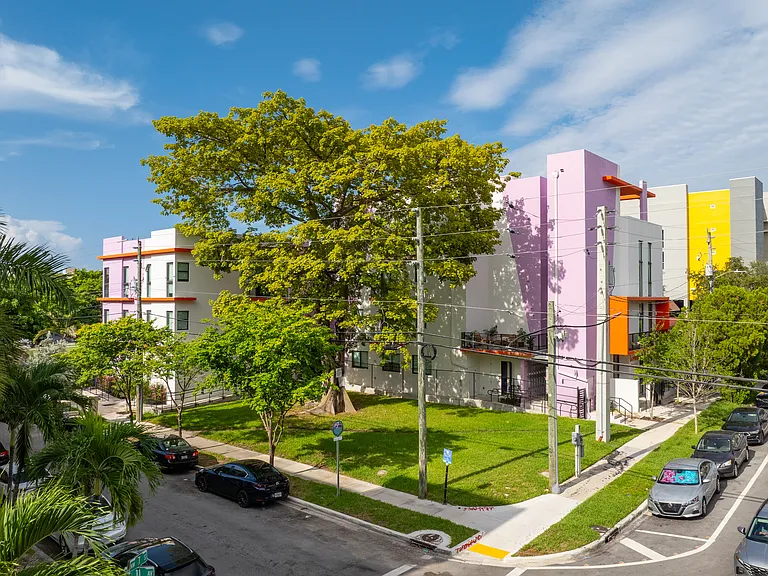 Plum Apartments — Photo 3