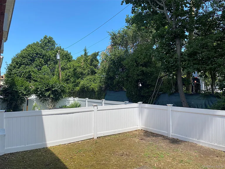348 Dawson Ln — Photo 3