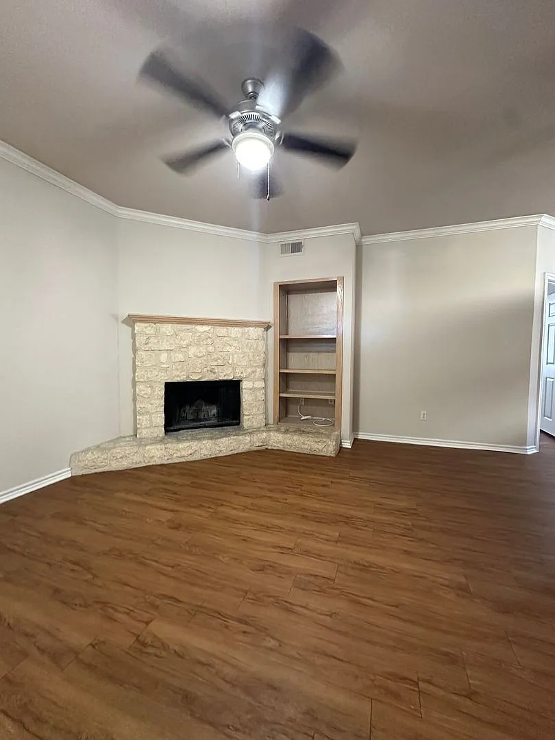 2 Bedroom 2 Bath with Private Garage! — Photo 4