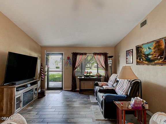 4th image of 1424 Dexter Dr N