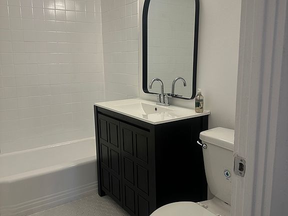 4th image of 6100 Primrose Ave APT 11