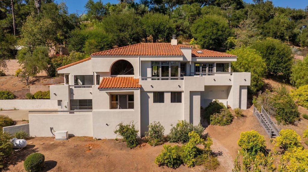 1008 Country Club Drive 2