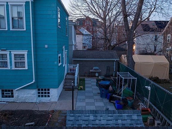 4th image of 238 Tremont St