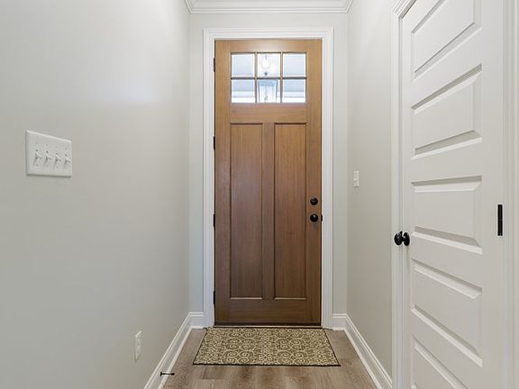 4th image of 5044 Diamond Dr