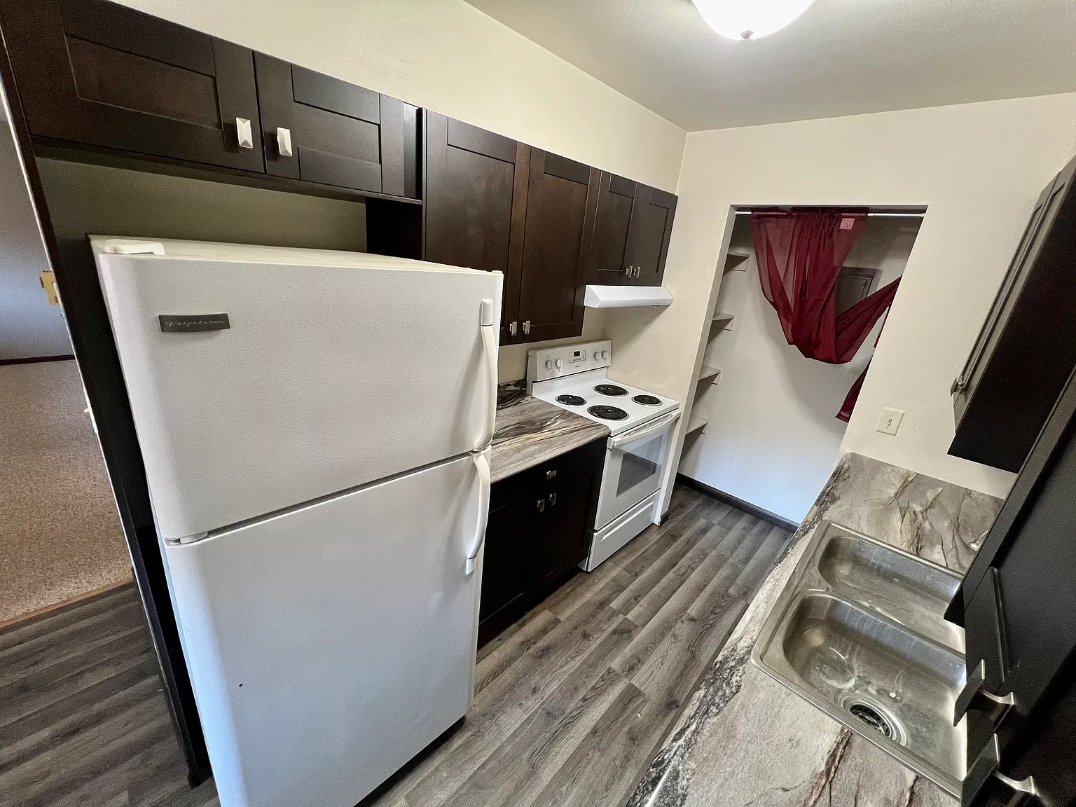 2 bed, 750 sqft, $895 — Photo 2