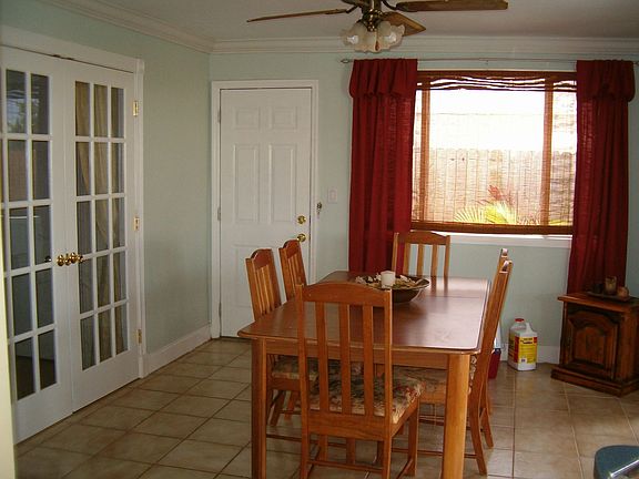 5th image of 2540 NE 8th Ave