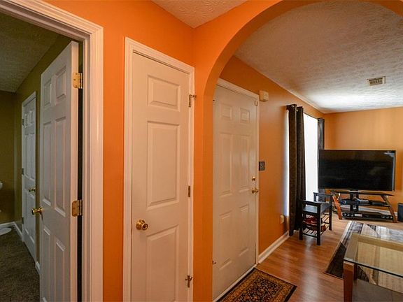 4th image of 3337 Medina Dr