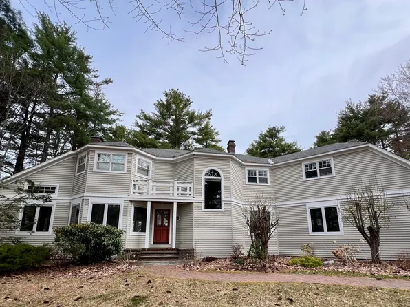 15 Maplewood Circle, Falmouth, ME 04105