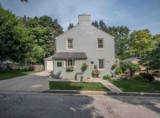5582 Basswood St, Greendale, WI