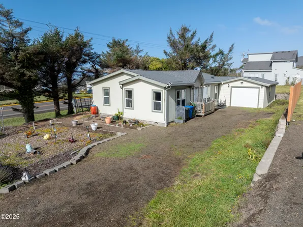 25 8th St, Yachats, OR 97498