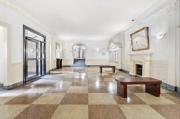 Rented by E Realty International Corp | media 10