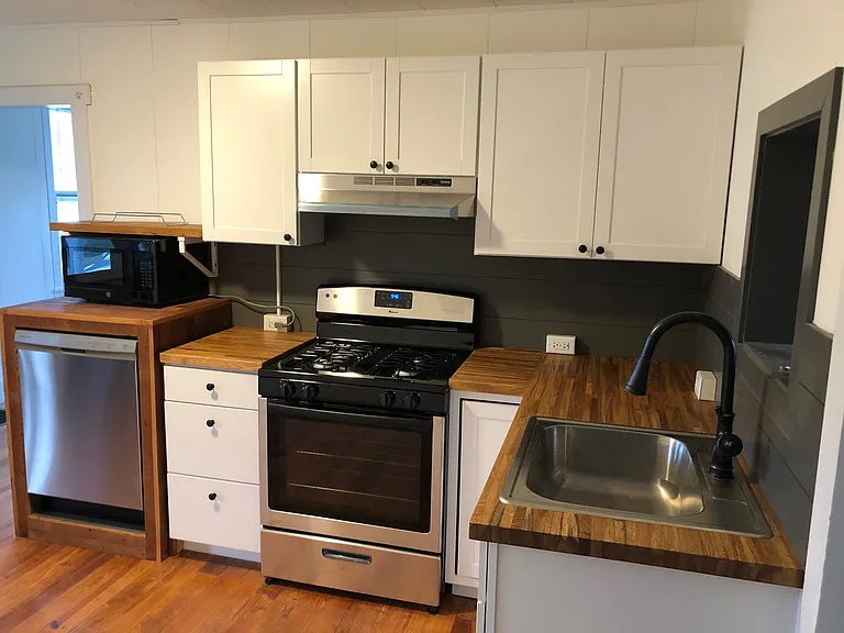 110 W Orange St — Photo 6