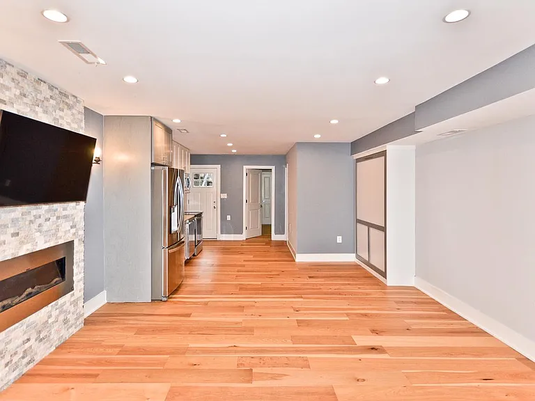 541 Quincy St NW #B — Photo 7