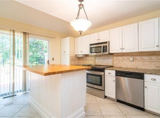 282 Castlewood Dr #282, Bloomfield, CT 06002