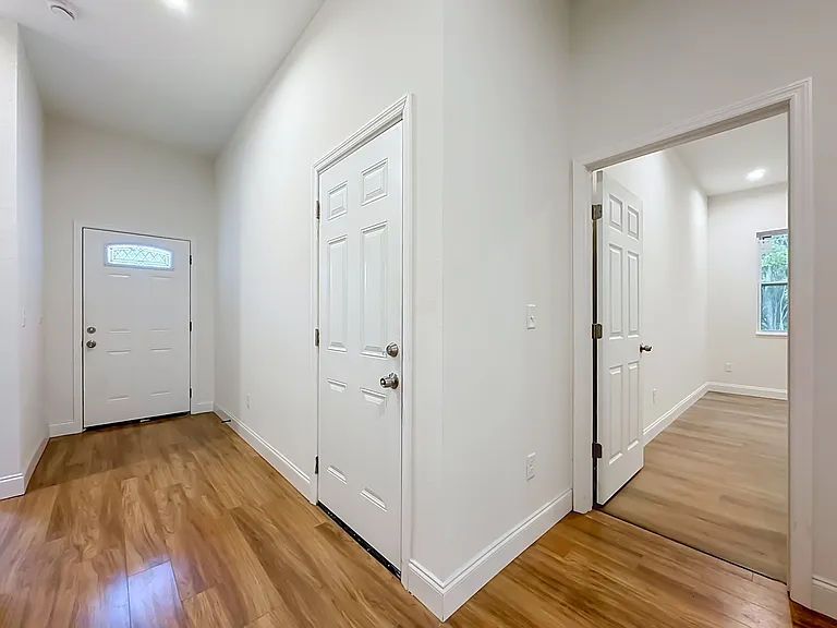 2250 W 13th St — Photo 5