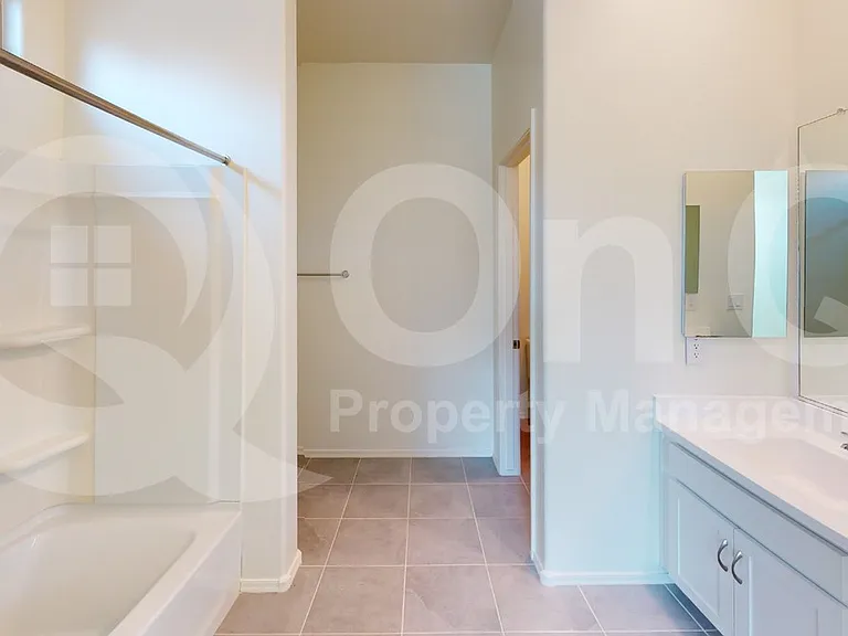 1108 S 5th St — Photo 13