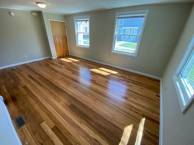 98 Margaret St #B — Photo 11