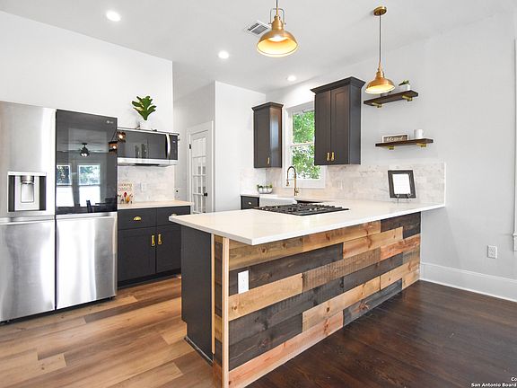 4th image of 823 N PALMETTO