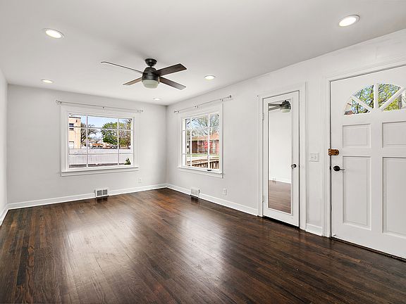 3rd image of 211 S Michigan Ave