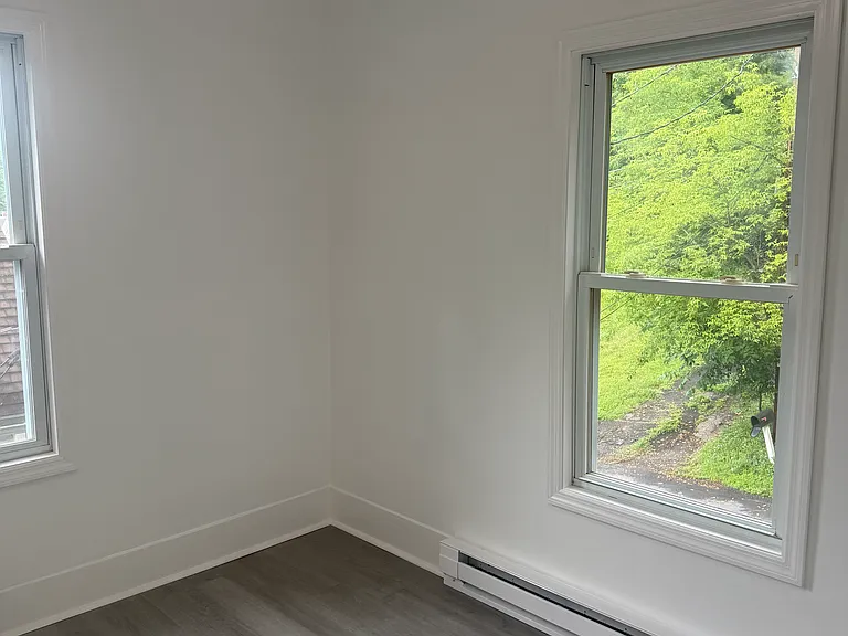 10 Youngman Ave — Photo 3