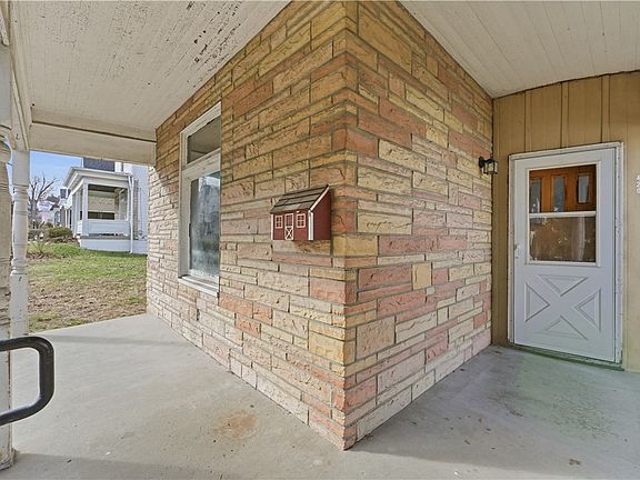 4th image of 420 Carson St