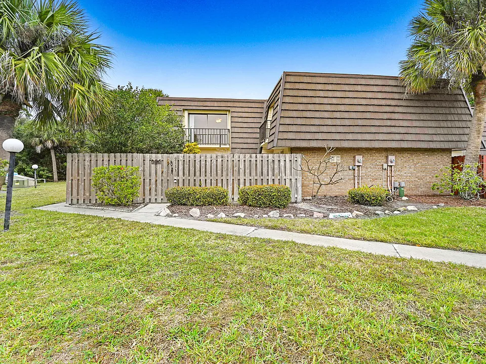 2111 Vista Oaks Cir NE