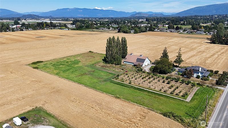 3rd image of 17439 McLean Road