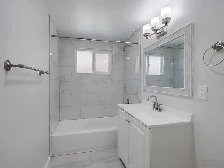 3612 Maple St — Photo 2