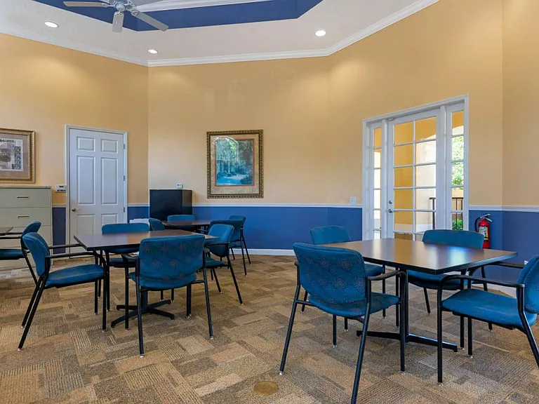Lindsey Terrace Apartments — Photo 17