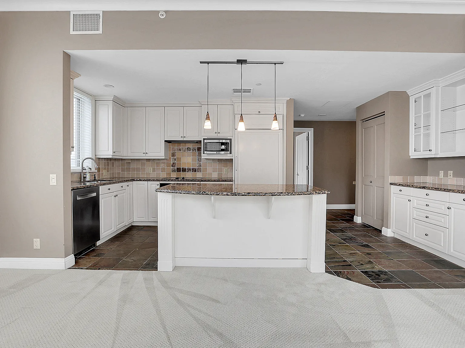 2 bed, 1160 sqft, $2,800 — Photo 4