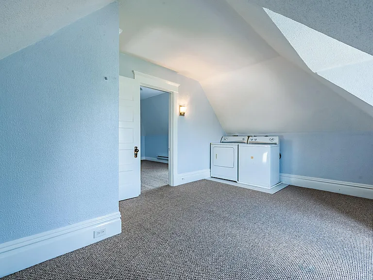 530 Foster St — Photo 16
