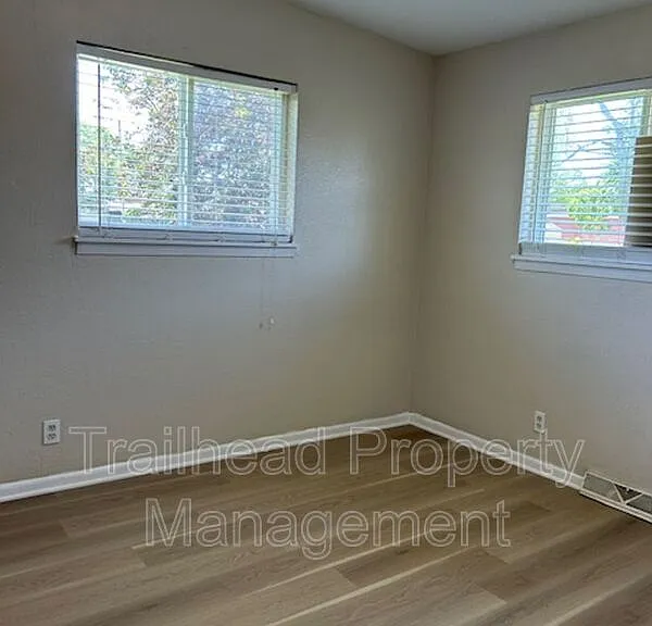 4208 Lloyd St — Photo 11