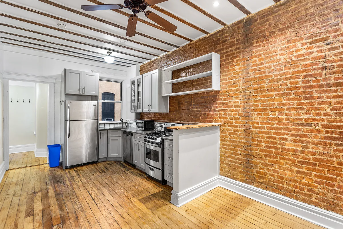 Building Photo - 662 Madison St #3R