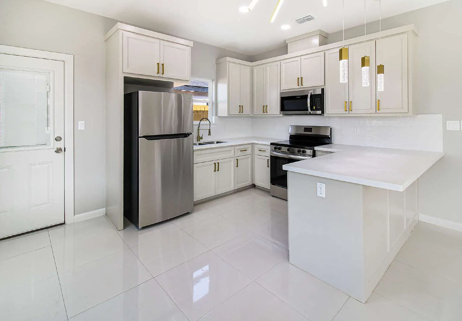 2 bed, 2.0 bath, 1017 sqft, $1,300 — Photo 4
