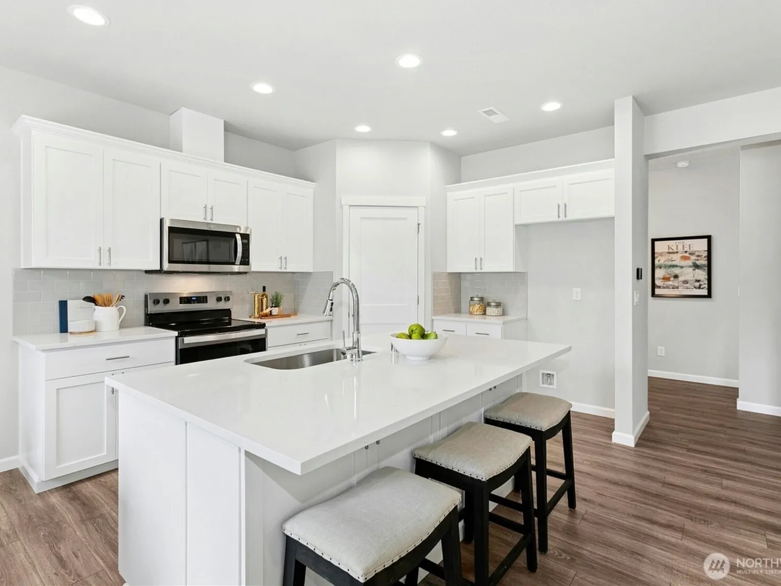 4 bed, 2100 sqft, $3,800 — Photo 3