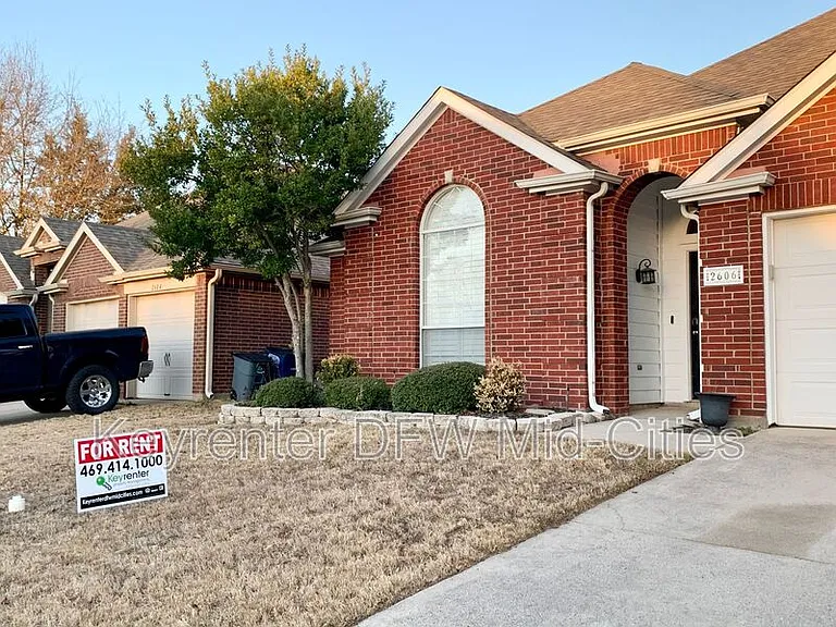 2606 Lonesome Oak Dr — Photo 2