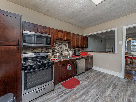 3rd image of 10807 Ashbury Ave