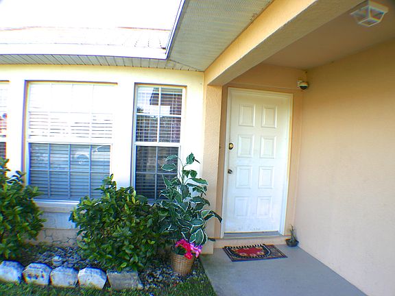 4th image of 523 NE 19th Pl