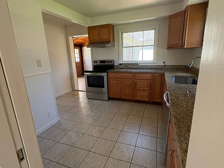 24975 Franklin Park Dr — Photo 16